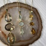 colar com três pedras lapidadas (cópia)